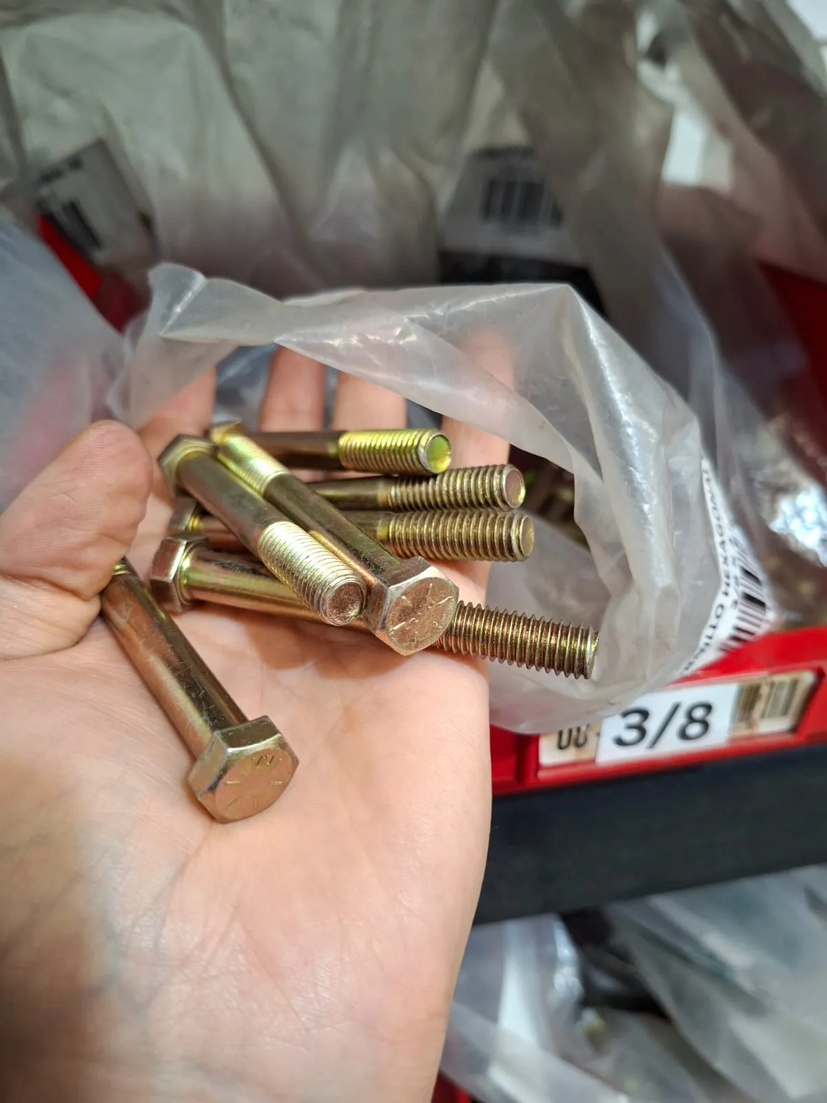 Tornillos Grado 8 tropicalizado de alta resistencia